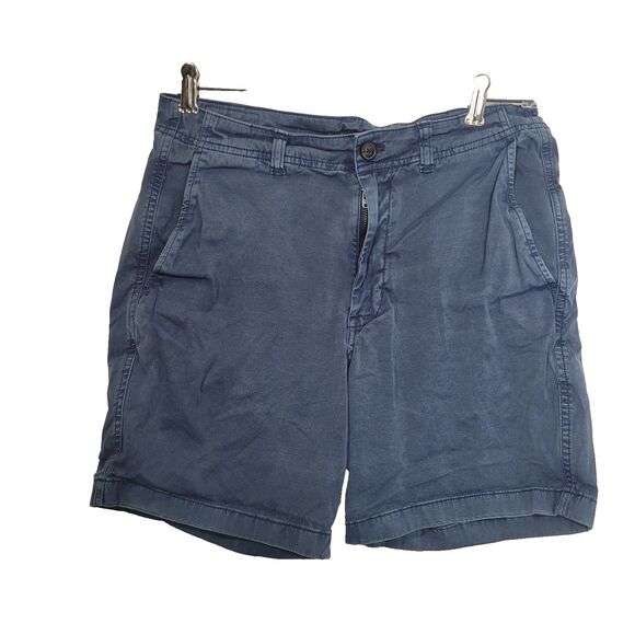 Vineyard Vines Other - Vineyard Vines size 30 men shorts distressed pockets zip button